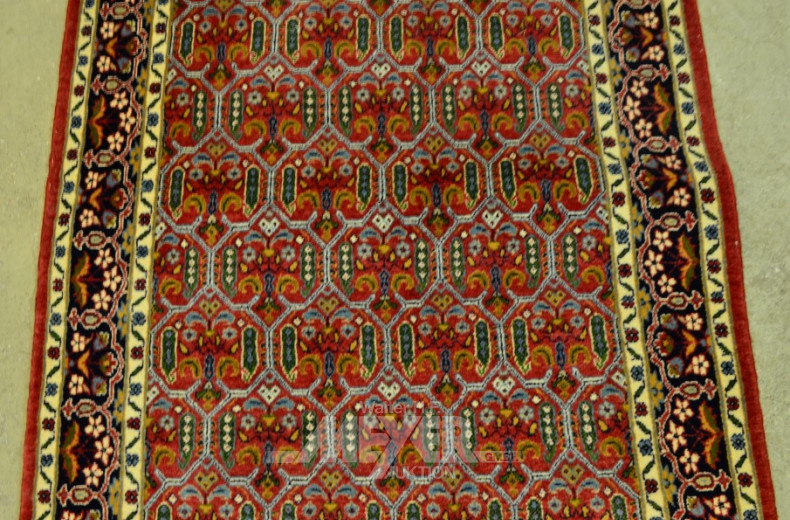 Moud-Teppich, rotgrundig, florales