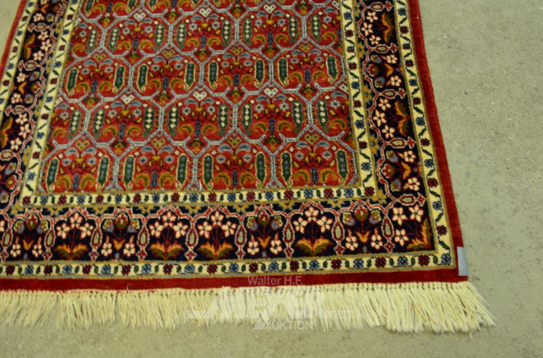 Moud-Teppich, rotgrundig, florales