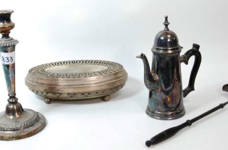 Kerzenleuchter, Stövchen, Kanne und