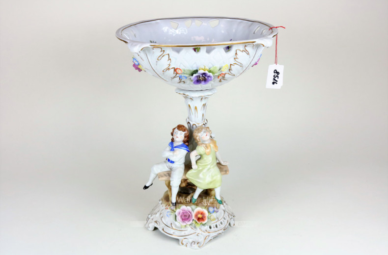 Porz.-Tischaufsatz mit figürl.