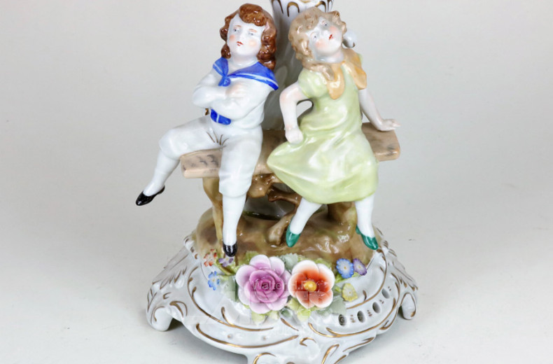 Porz.-Tischaufsatz mit figürl.