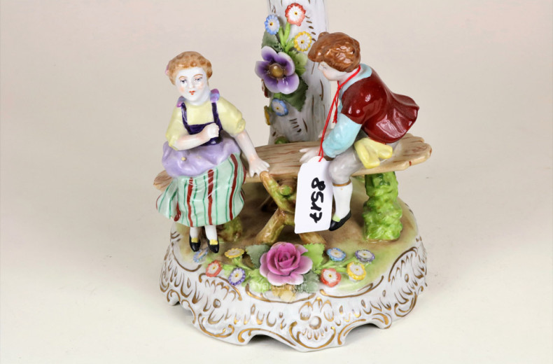 Porz.-Tischleuchter mit fig. Darstellung