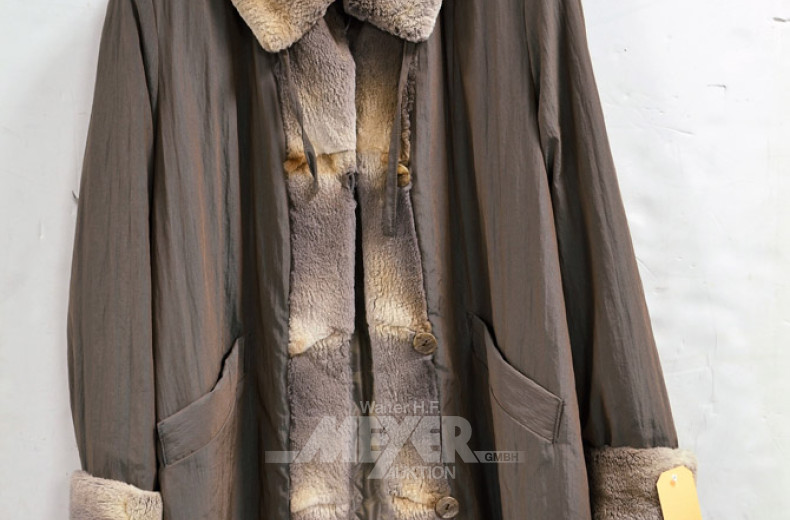 Mantel mit Pelzbesatz