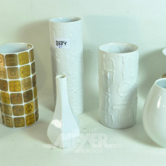 8 versch. Porzellan-Vasen