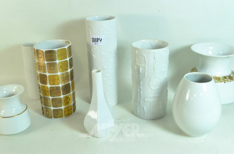 8 versch. Porzellan-Vasen