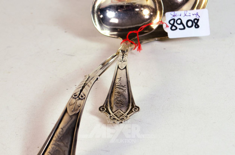 Suppen- sowie 1 Soßenkelle,