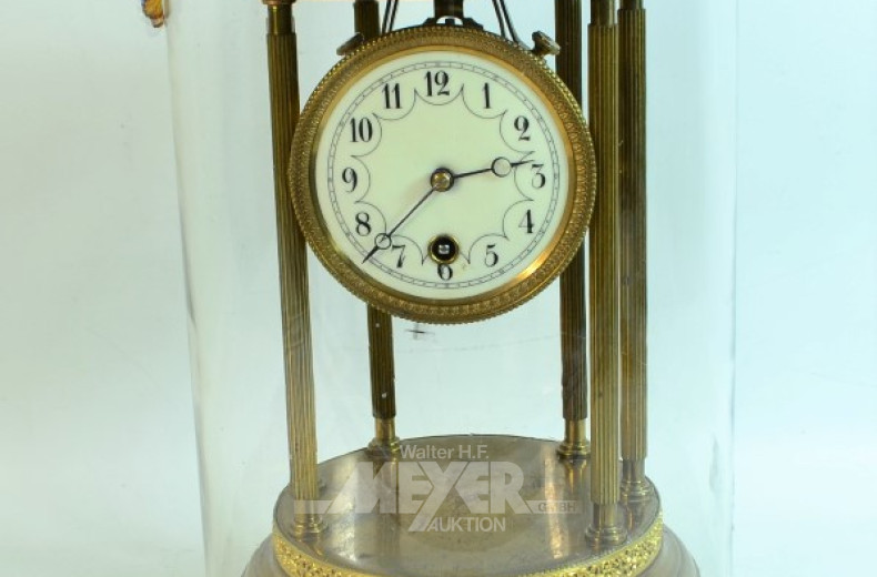 gr. Jahresuhr mit Glassturz,