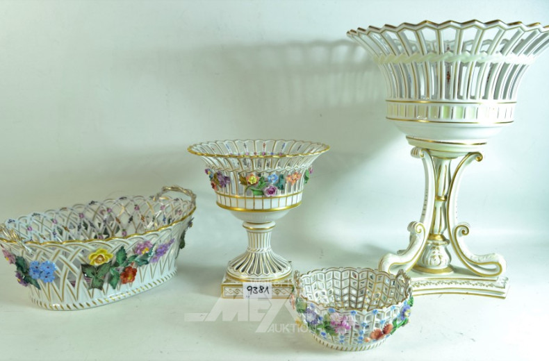 2 Porz. Tischaufsatzschalen, 1 Obstschale,