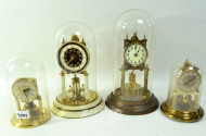 4 Tischuhren, teils mit Glassturz