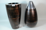 2 Bodenvasen, braun, bez. KOOZI
