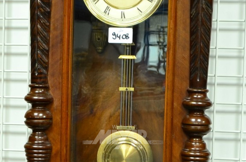 2 Versch. Regulatoren, Mahagonigehäuse,