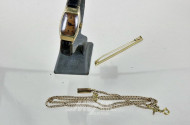 Nadel, 1 Kette beschädigt und 1 kleine