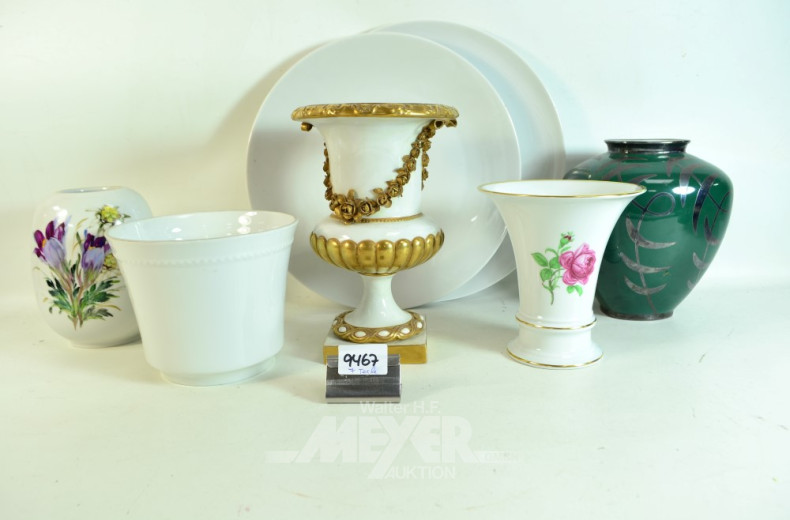 Posten div. Porzellan: Vasen, Teller,