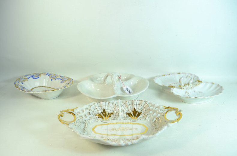 4 Teile Porzellan: 2 Menagen,