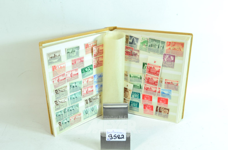 4 Alben mit Briefmarken