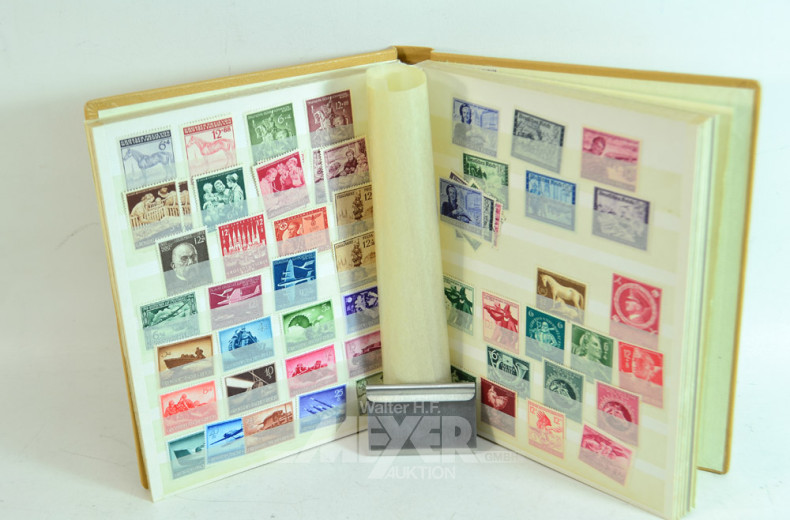 4 Alben mit Briefmarken