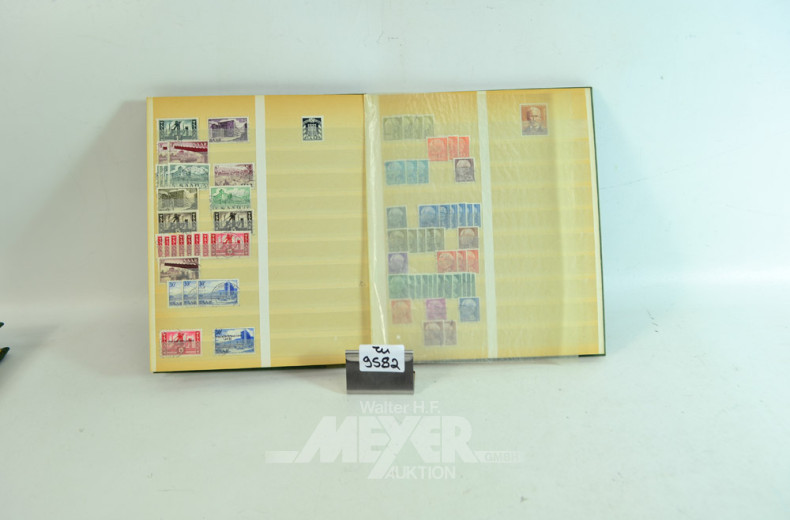 4 Alben mit Briefmarken