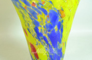 gr. schwere Glasvase, farbig,