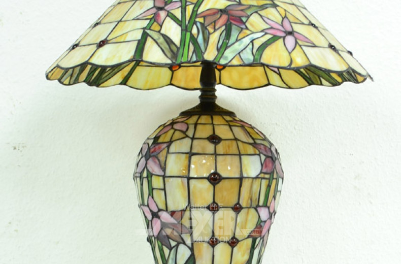 Tischlampe im Tiffanystil ''Blumenmotiv''