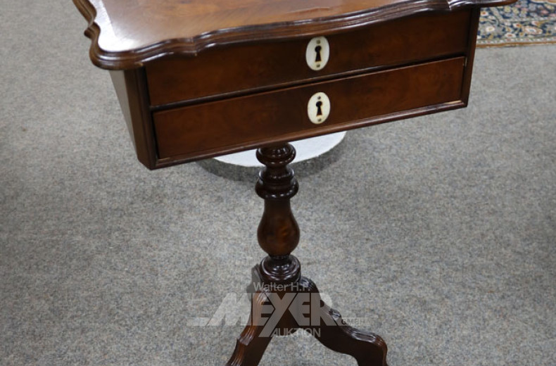 kl. Nähtisch, Reproduktion, Mahagoni,
