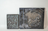 2 versch. Metall-Wandplaketten