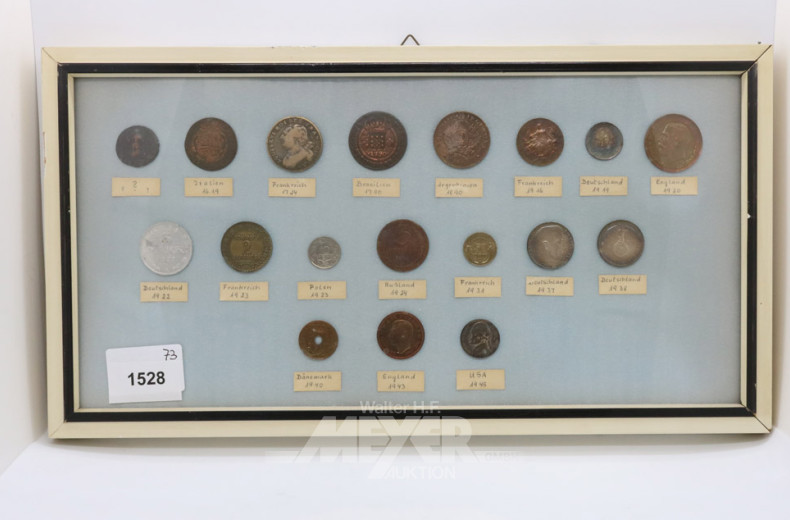 Münz-Collage und lose Münzen
