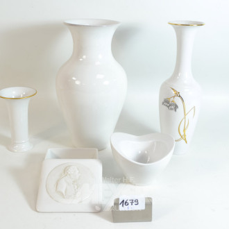 5 Teile Porzellan: Vasen, Deckeldose,