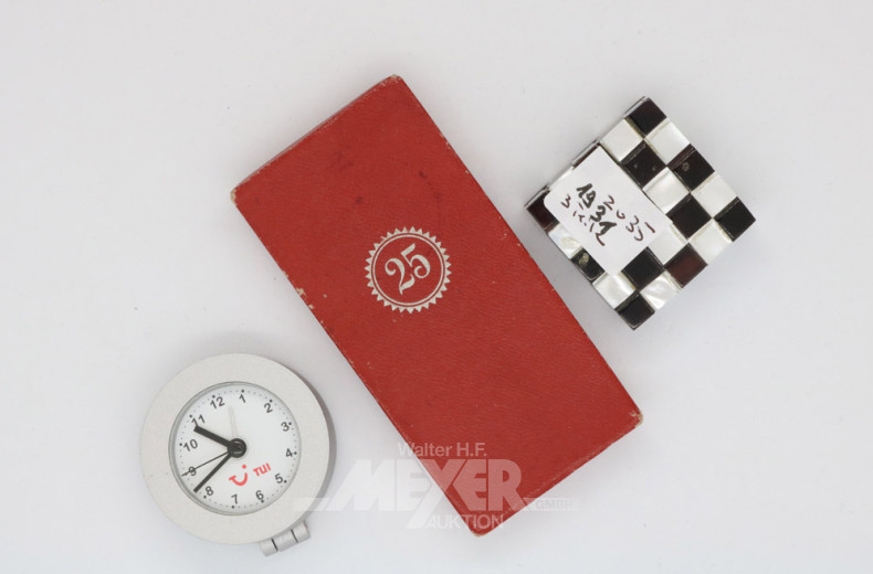 Posten Hausrat: Orden, Pillendose,