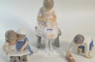 3 Porz.-Figuren ''Tanzpaar, lesende Kinder,