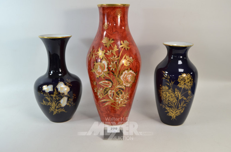 3 versch. Porz.-Vasen, rot und schwarz,