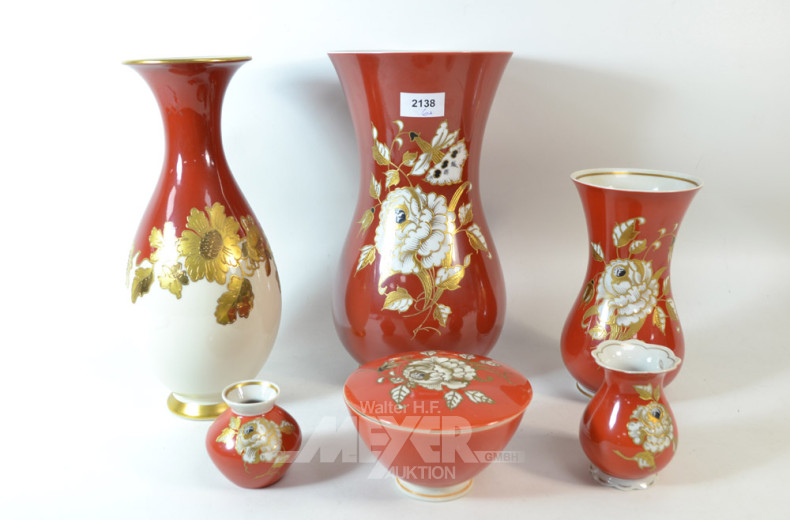 5 versch. Porz.-Vasen und 1