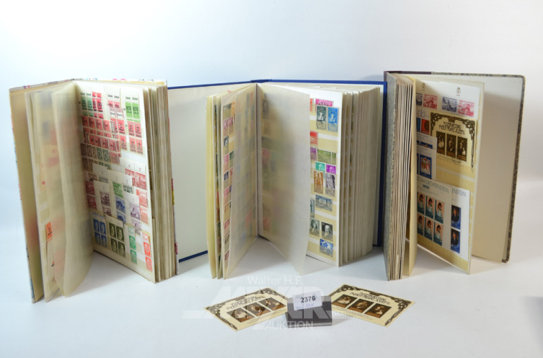 11 versch. Briefmarkenalben u.a. USA,