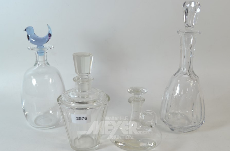 4 versch. Glas u. Kristall-Karaffen