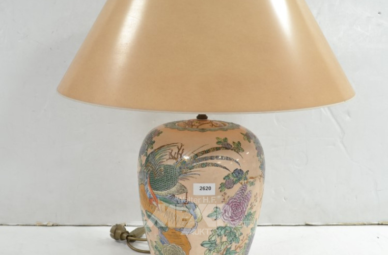 Tischlampe, Porz.-Fuß, asiat. Dekor,