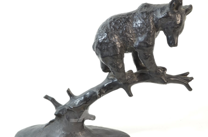 Bronze-Figur ''Bär auf Ast''