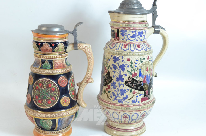 2 Keramik-Krüge mit Zinndeckel