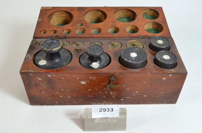 Gewichts-Satz im Holzkasten