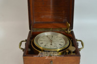Schiffs-Chronometer im Holzkasten