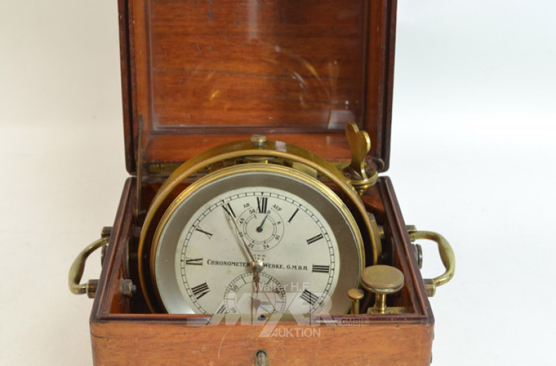 Schiffs-Chronometer im Holzkasten