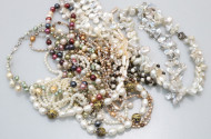 Posten versch. Modeschmuck-Perlenketten