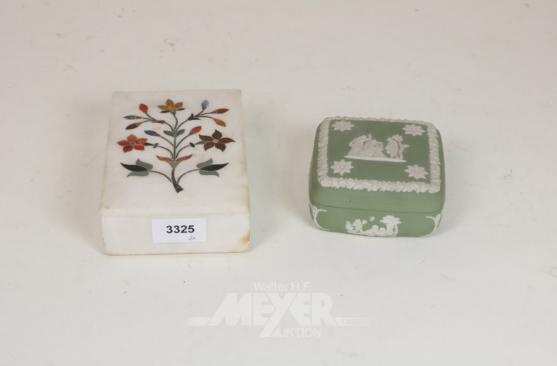 Marmorschatulle, foral besetzt