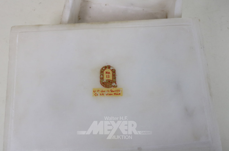 Marmorschatulle, foral besetzt