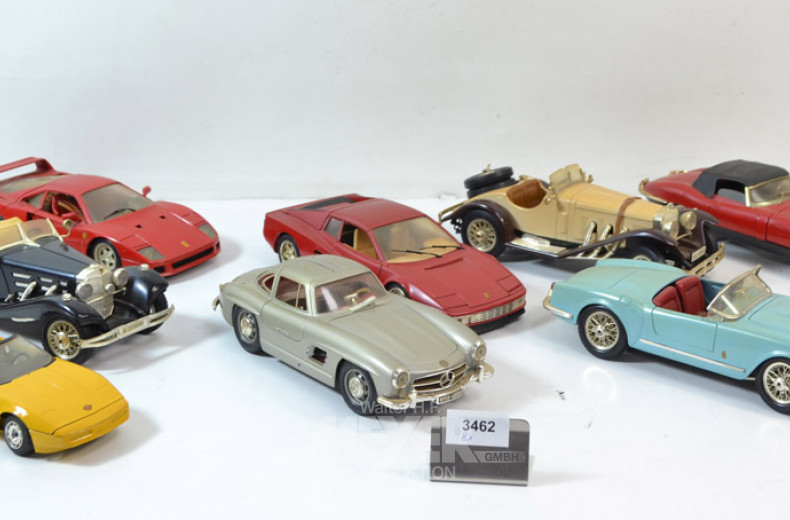 8 Modell-Autos: