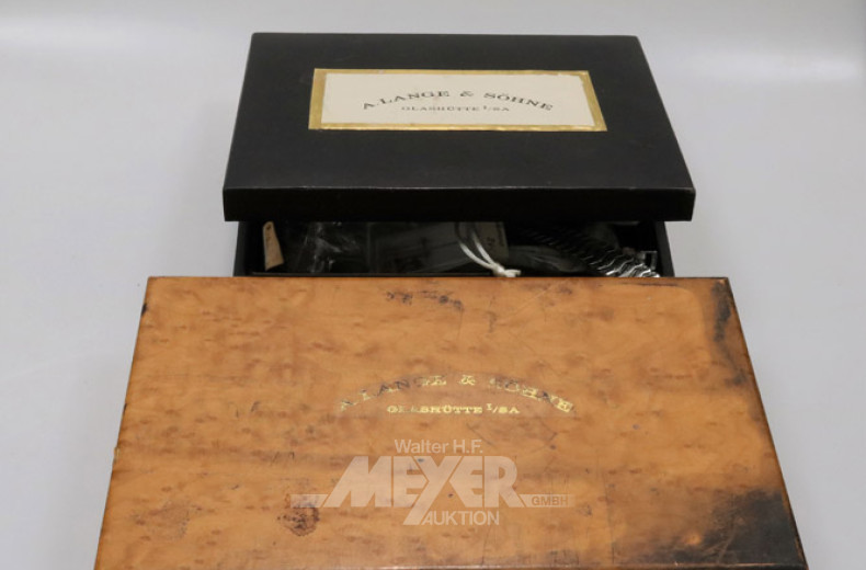 Posten Uhrmacherwerkzeug und Ersatzteile