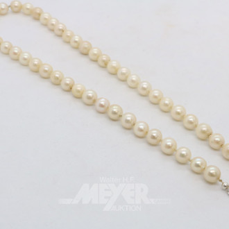 kurze Perlenkette mit Silberschließe
