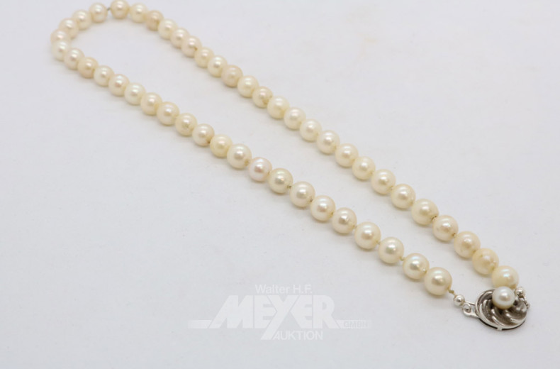 kurze Perlenkette mit Silberschließe