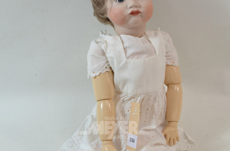 Puppe mit Porzellankopf