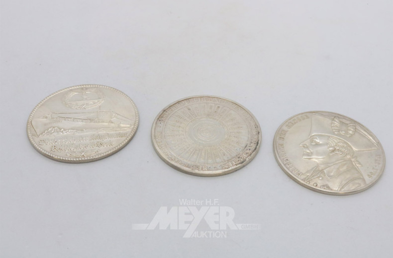 3 Medaillen, 5 Münzen 10 + 5 DM