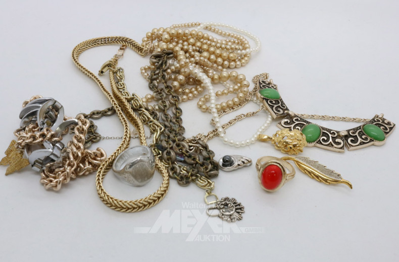 Posen div. Modeschmuck, Ketten, Ringe,