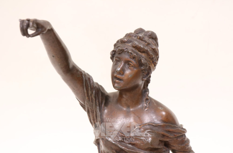 Zinkgußfigur ''Dame'' auf Holzsockel